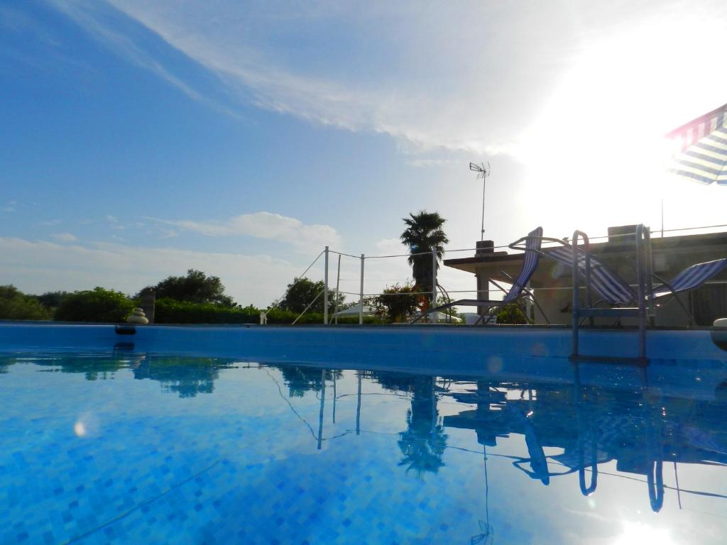 a large swimming pool with a water slide at I Colori degli Agrumi Holiday Home in Floridia