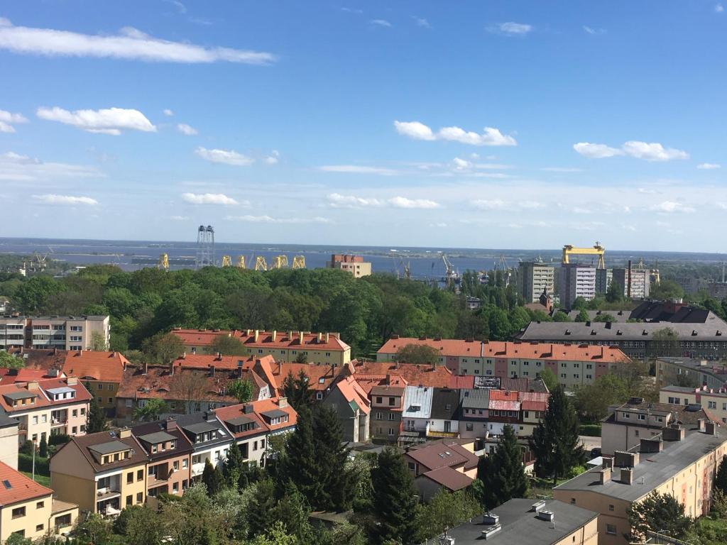 Nespecifikovaný výhled na destinaci Štetín nebo výhled na město při pohledu z apartmánu