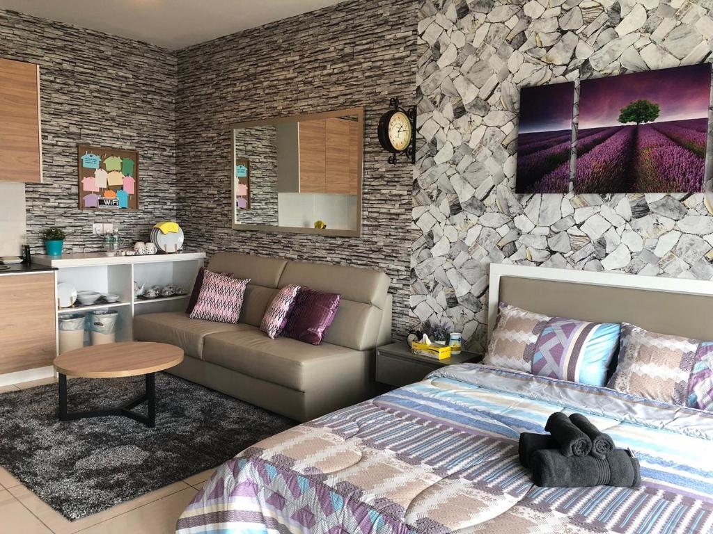 Istumisnurk majutusasutuses Buff Evo Soho Bangi Sentral with NETFLIX & WiFi