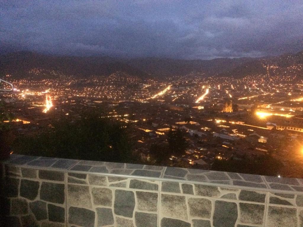 Nespecifikovaný výhled na destinaci Cuzco nebo výhled na město při pohledu z penzionu