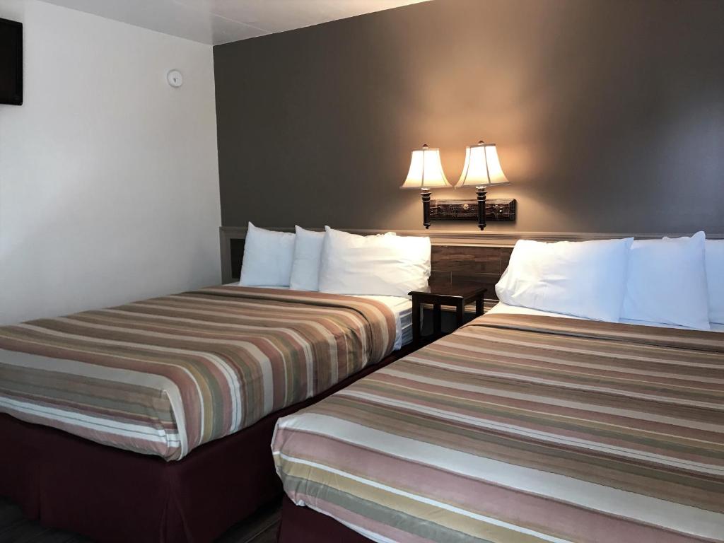 Postel nebo postele na pokoji v ubytování Ala Moana Motel & Suites
