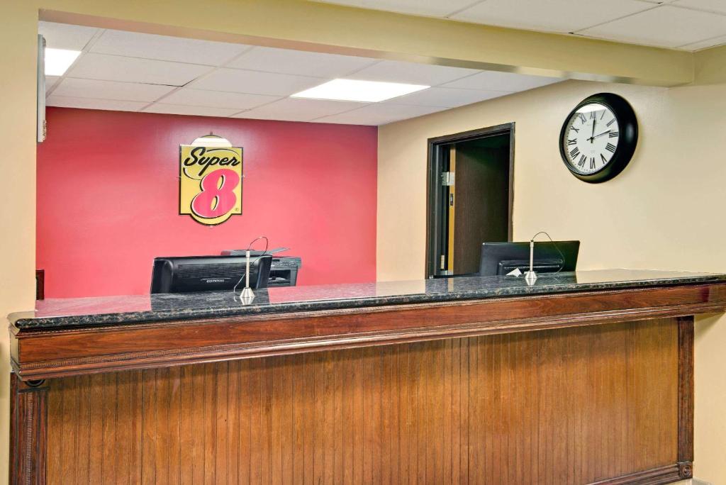 Super 8 by Wyndham Stamford/New York City Area, Stamford (updated 