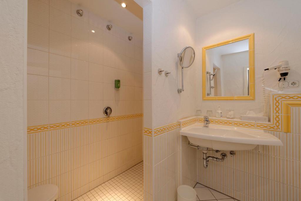 Koupelna v ubytování Hotel & Brauereigasthof Drei Kronen