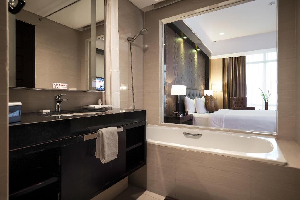 Grand Mercure Solo Baru - Deluxe King Room