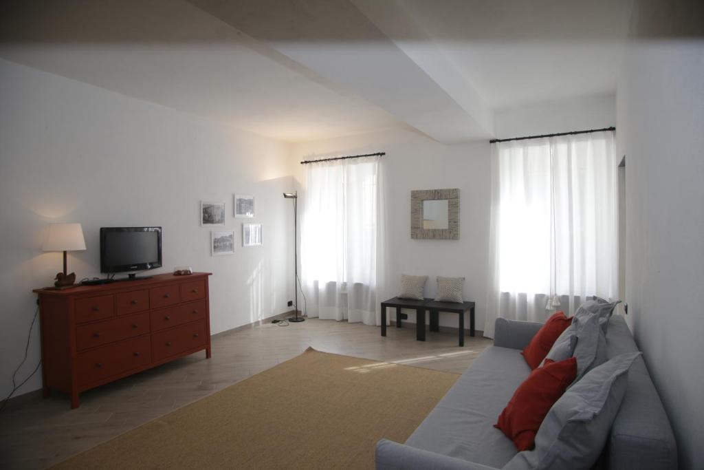 Telewizja i/lub zestaw kina domowego w obiekcie Posidonia casa al Mare in Città