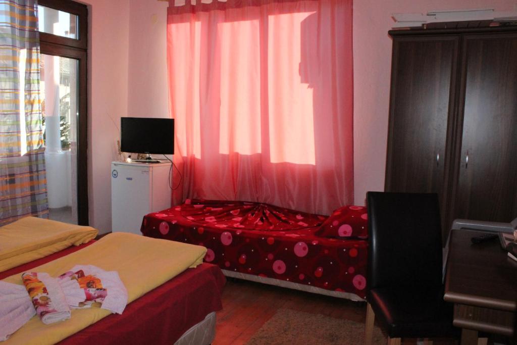 Double or Twin Room (2 Adults + 1 Child)