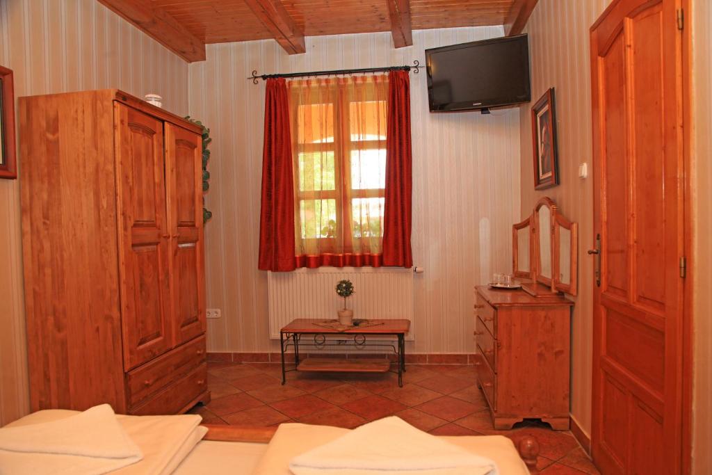 Postel nebo postele na pokoji v ubytování Berényi Fogadó