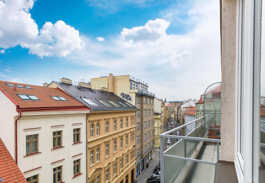 Widok na miasto Praga z tego apartamentu