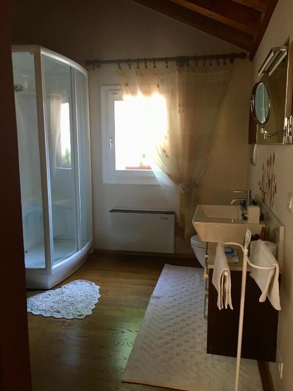 A bathroom at B&B CASA mia - camere in appartamento privato -