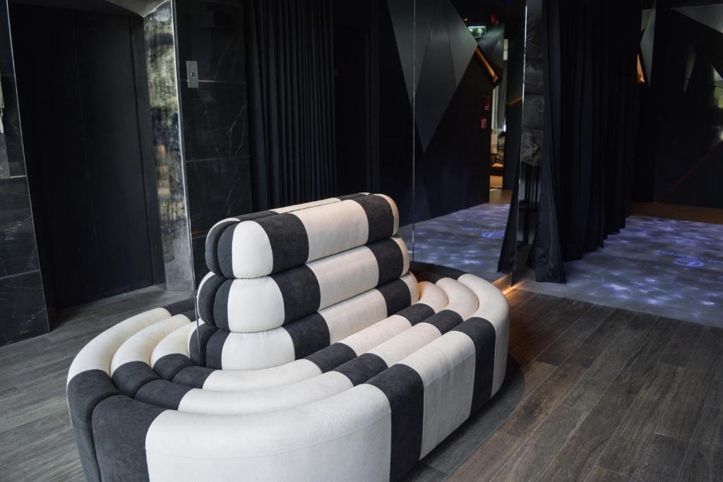 Uma área de estar em Glam Habitat - SHA Extra Plus