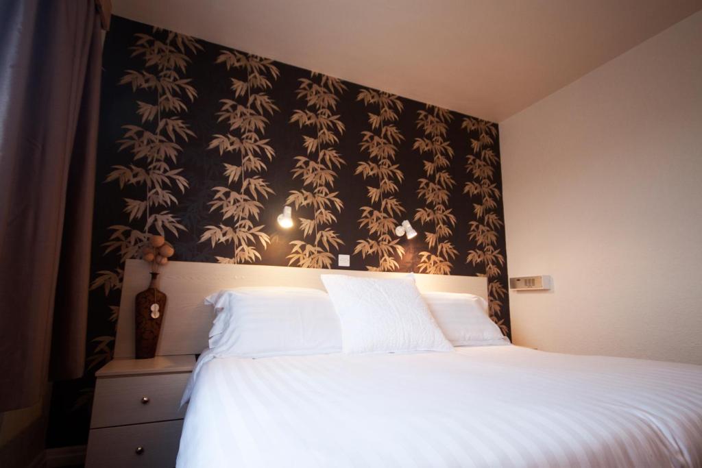 Postel nebo postele na pokoji v ubytování Norfolk Hotel