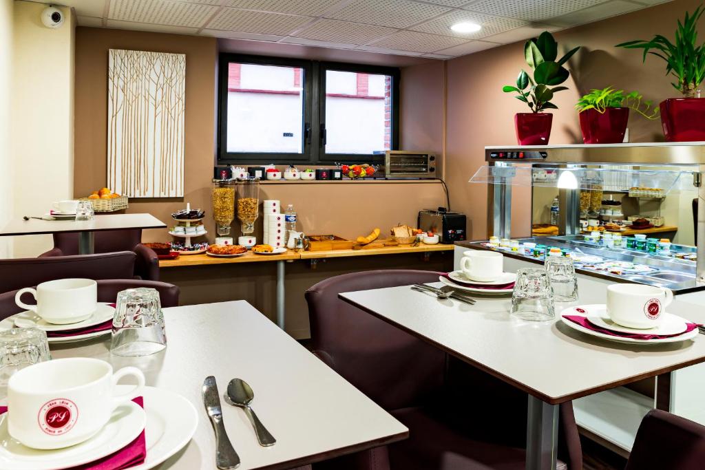 Hôtel Le Père Léon - Resim 13