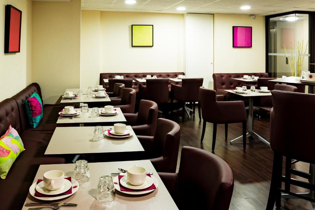 Restaurace v ubytování Hôtel Le Père Léon