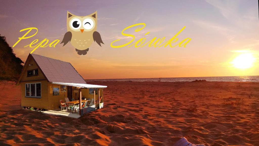 Východ nebo západ slunce při pohledu z prázdninového domu nebo okolí