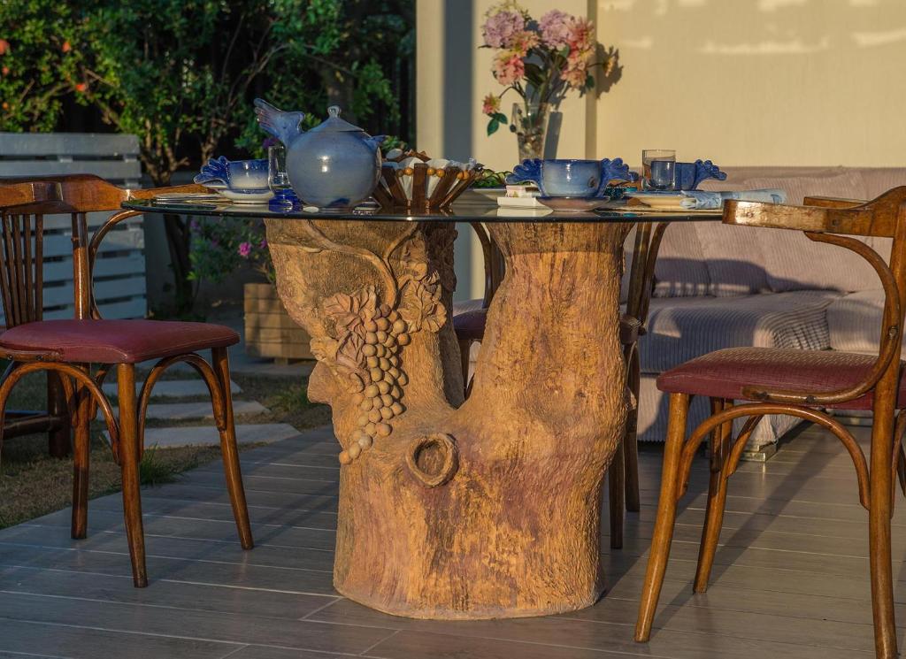 a table made out of a tree stump with chairs around it at Destina Hotel in Çeşme