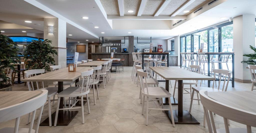 Restaurace v ubytování Rosamar Es Blau 4*s - Adults Only