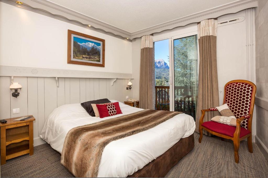 Postel nebo postele na pokoji v ubytování Hôtel & Spa Les Bartavelles