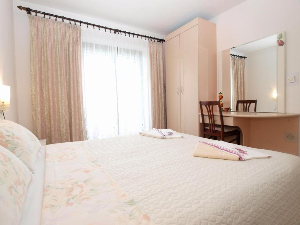 Postel nebo postele na pokoji v ubytování Apartments Dragana 1508