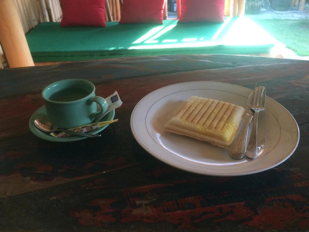 Salty Shakas Bamboo Stay Canggu - 3