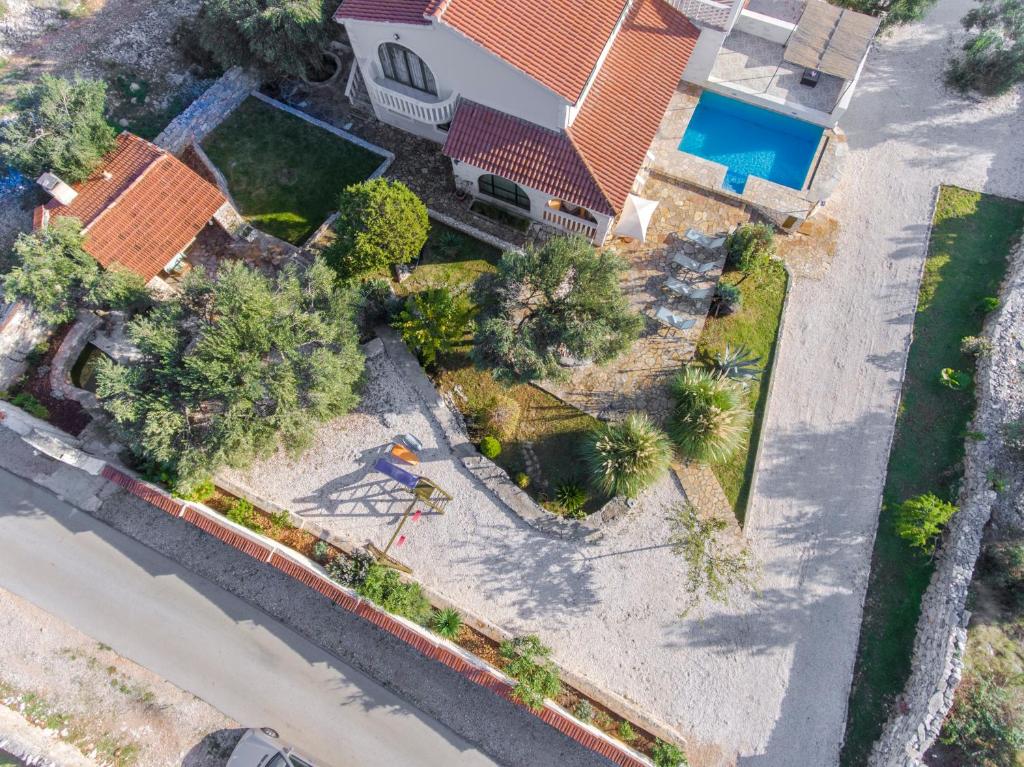 an overhead view of a house with a yard at Villa Sonnhaus in Marina