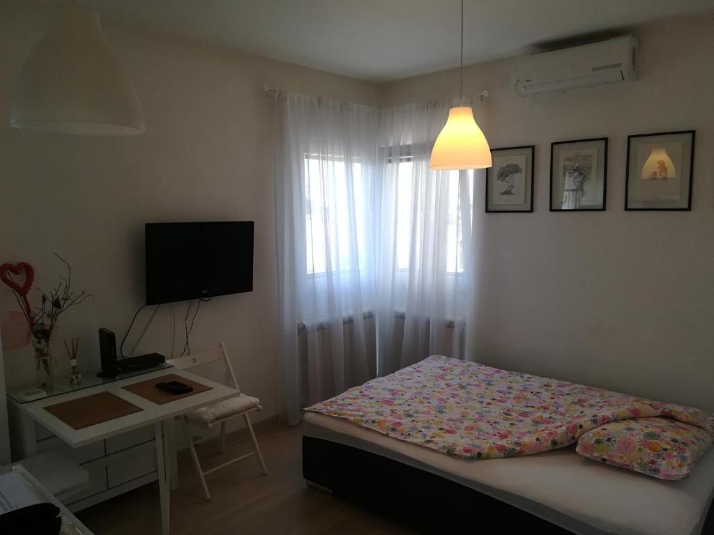 Ένα ή περισσότερα κρεβάτια σε δωμάτιο στο Apartment Jovana Krunska