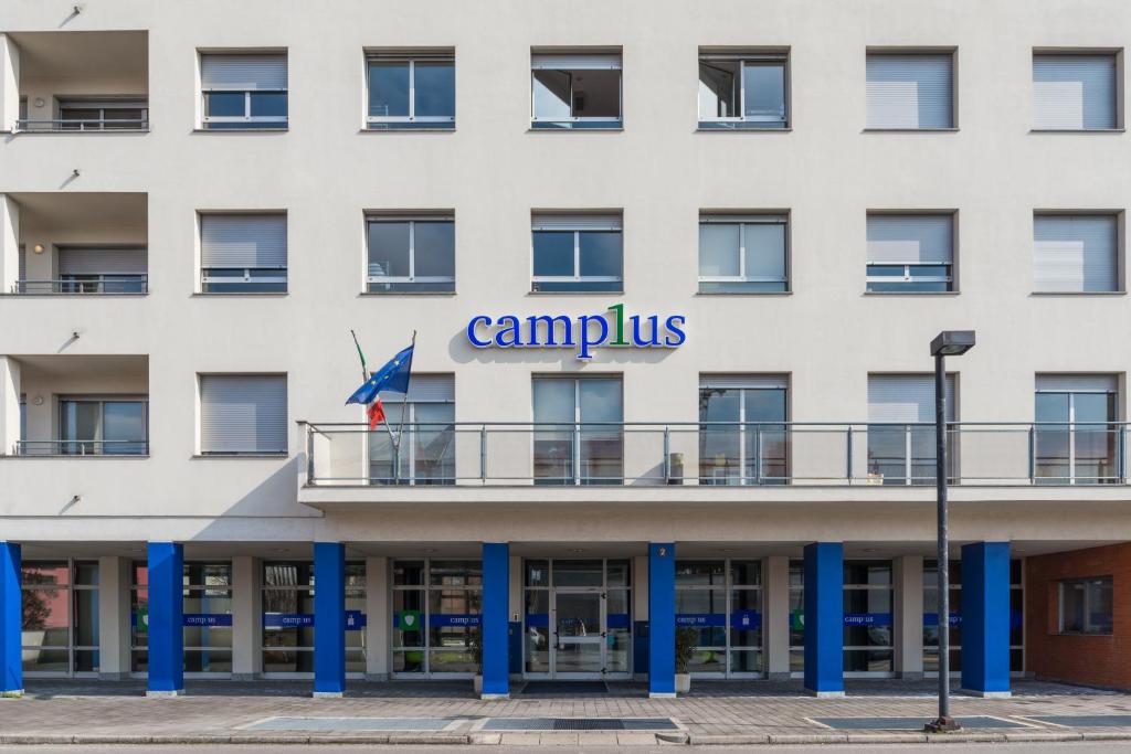 una representación de la parte delantera del edificio del campus en Camplus Guest Lambrate Casa per Ferie, en Milán