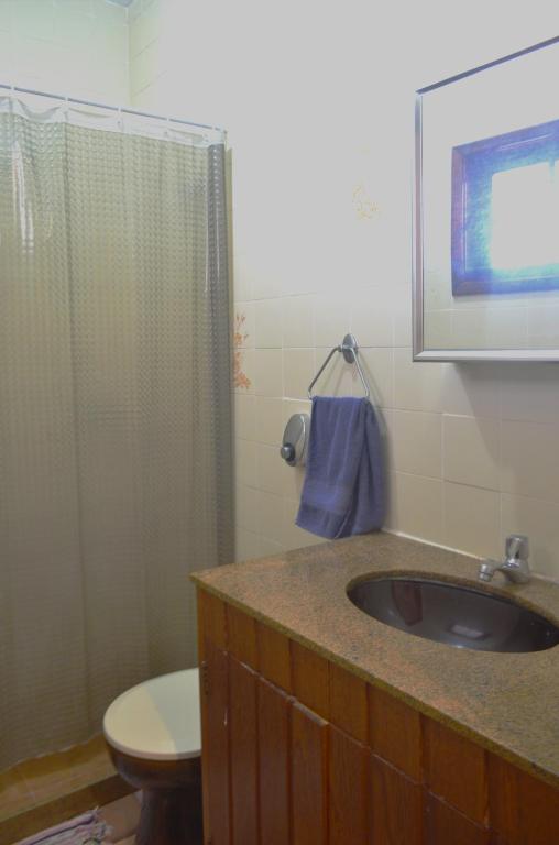 Um banheiro em Cabo Frio Fun Hostel