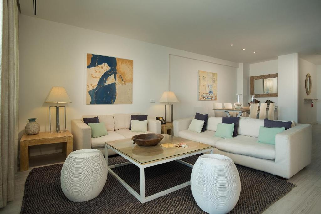 Posezení v ubytování Suites Puerto Sherry
