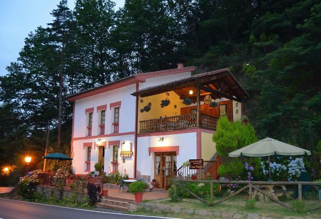 a house with a balcony on the side of a street at Casa Rural Priena in Covadonga