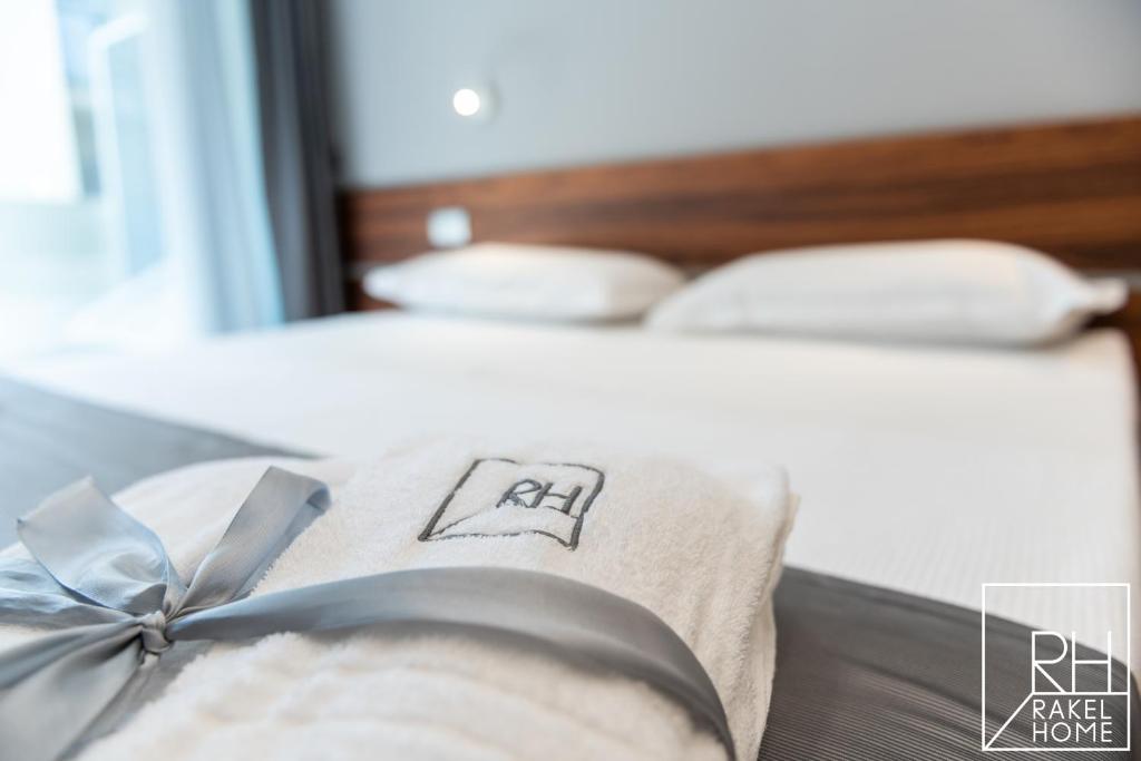A bed or beds in a room at B&B Rakel Home