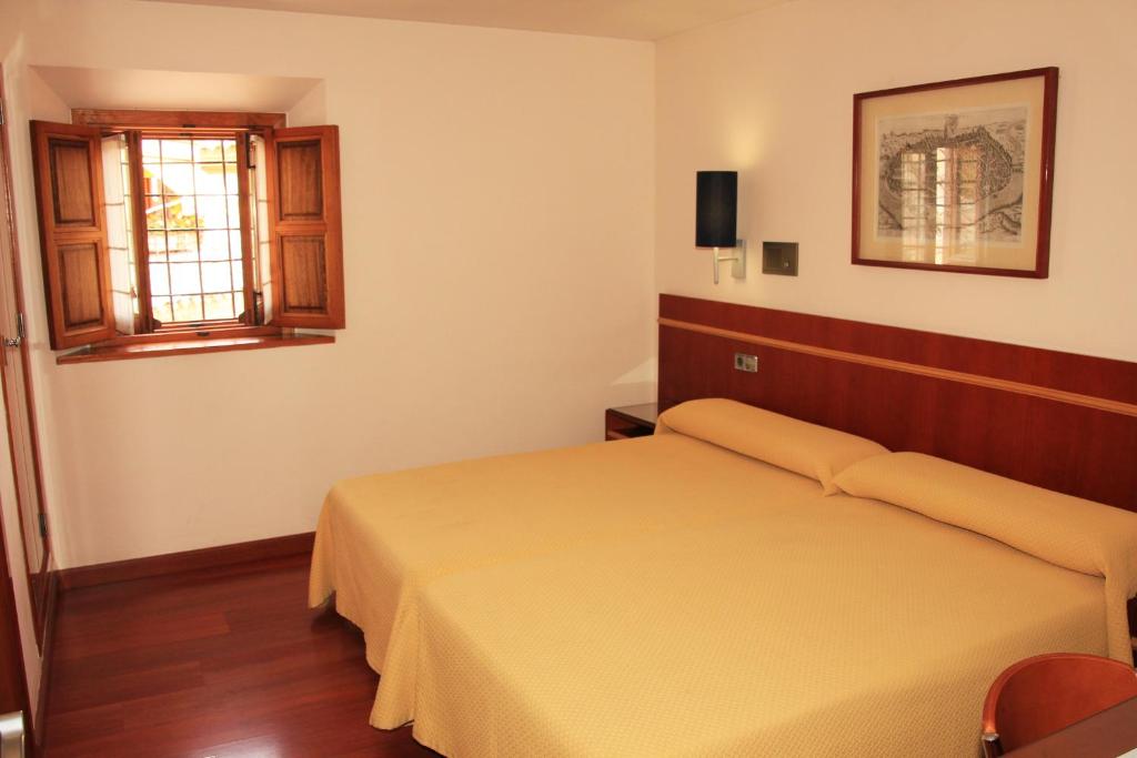 Hotel Santa Isabel - 2