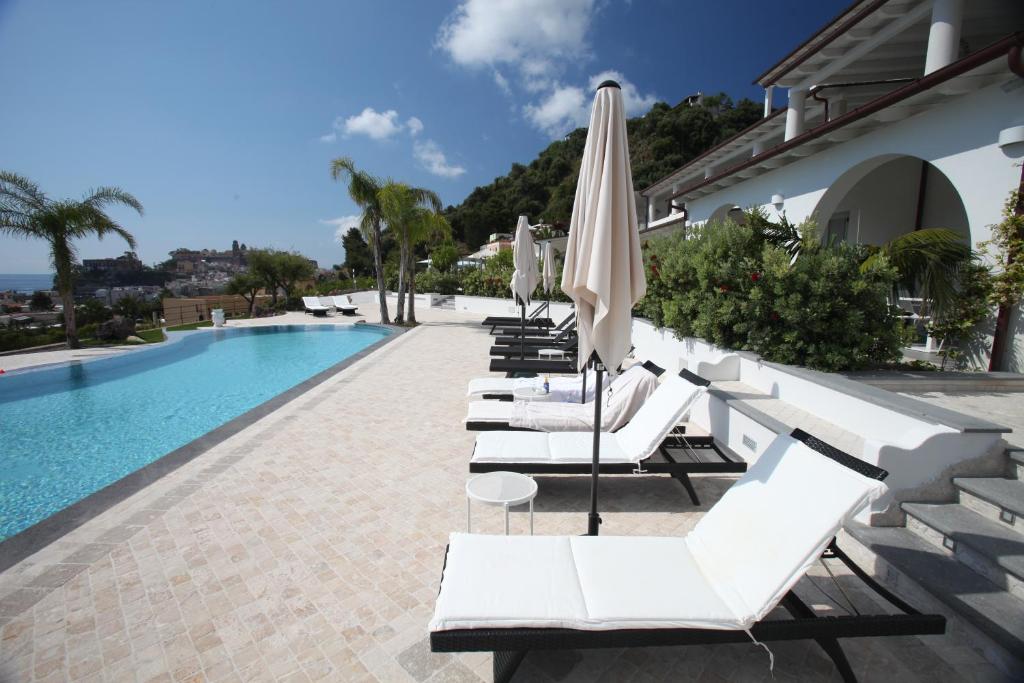 Bazén v ubytování Hotel Mea - Aeolian Charme nebo v jeho okolí