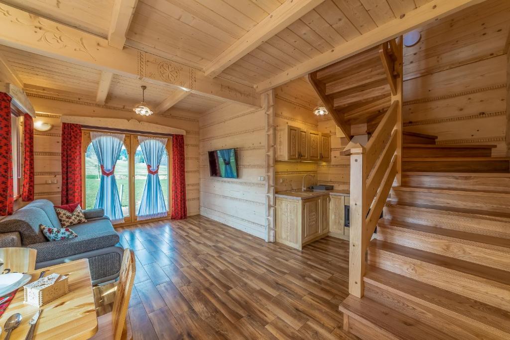TV a/nebo společenská místnost v ubytování Domek w Białce z JACUZZI w ogrodzie
