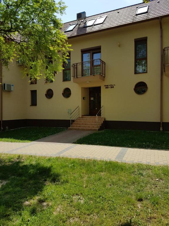 Budynek, w którym mieści się apartament
