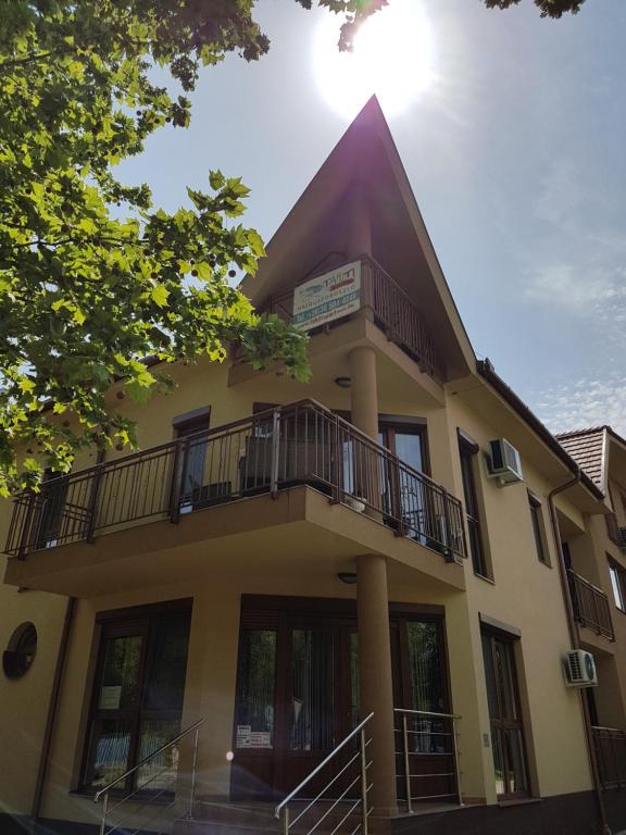 Budynek, w którym mieści się apartament