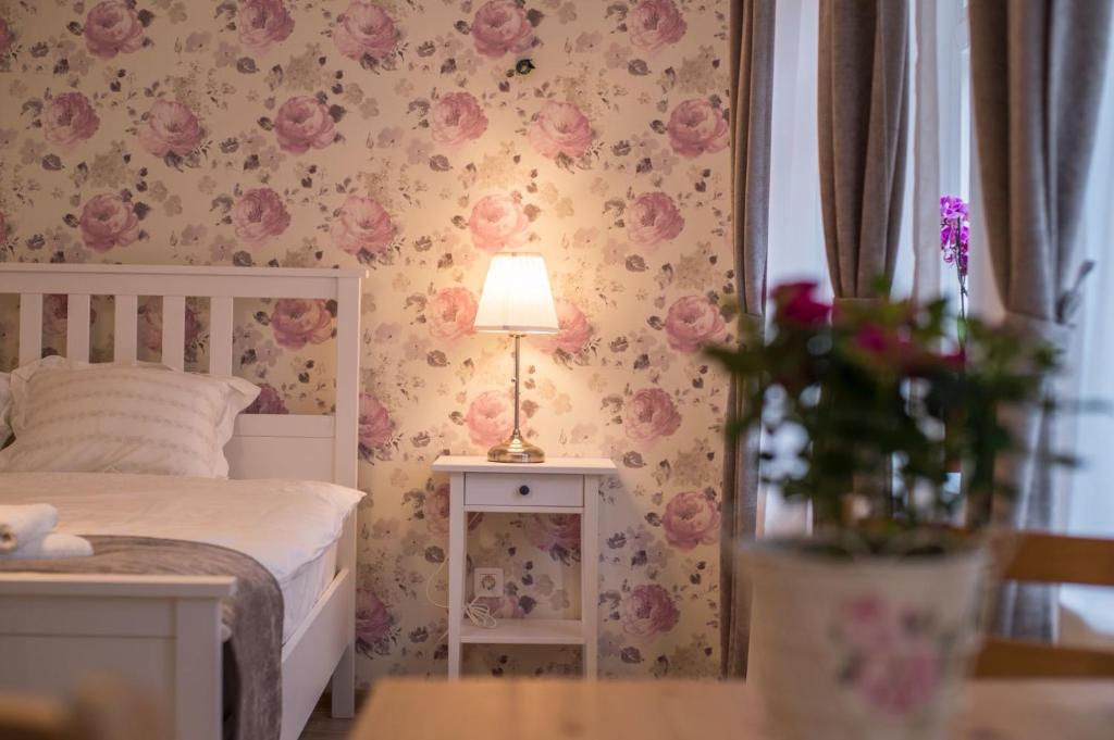 a bedroom with a bed and a table with a lamp at Casa Witting in Braşov