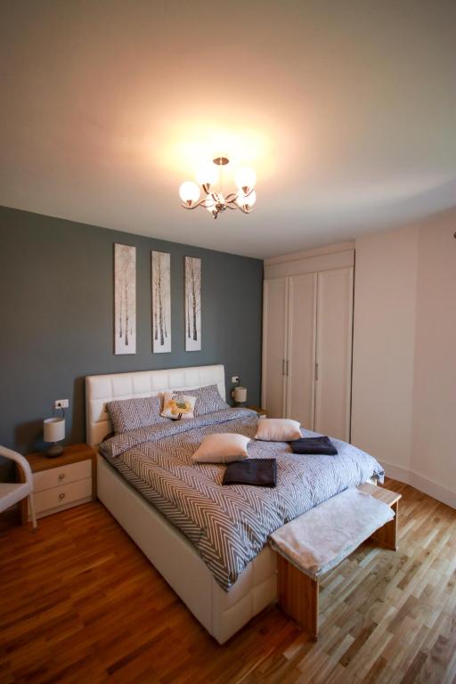 City Centre Apartment 1 - Image 2