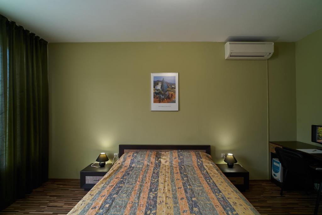 A bed or beds in a room at Sea Panorama Apartments Golden sands