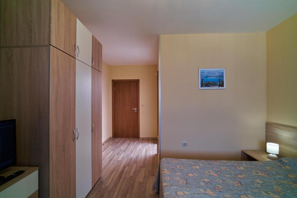 A bed or beds in a room at Sea Panorama Apartments Golden sands