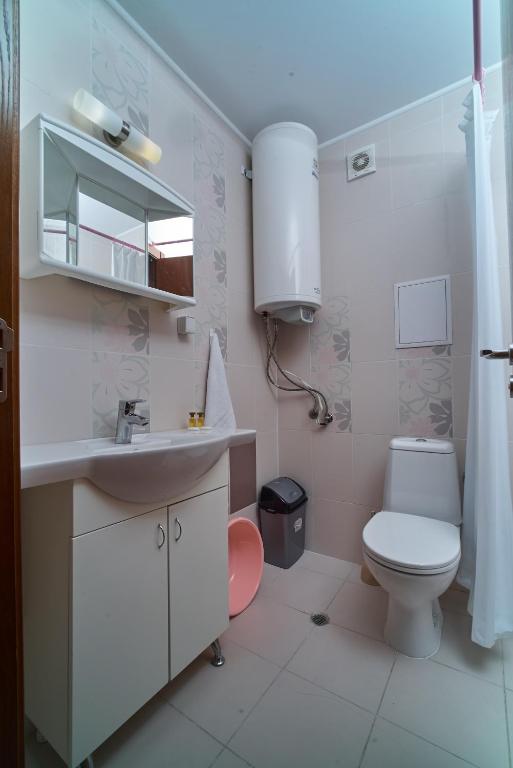 A bathroom at Sea Panorama Apartments Golden sands