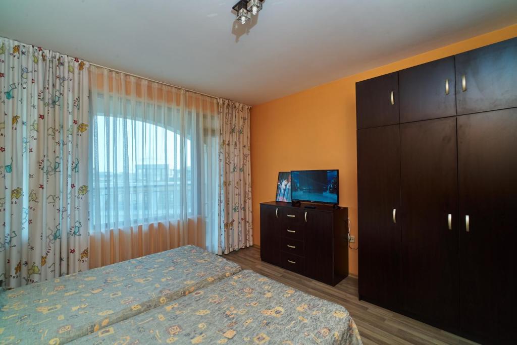 A bed or beds in a room at Sea Panorama Apartments Golden sands