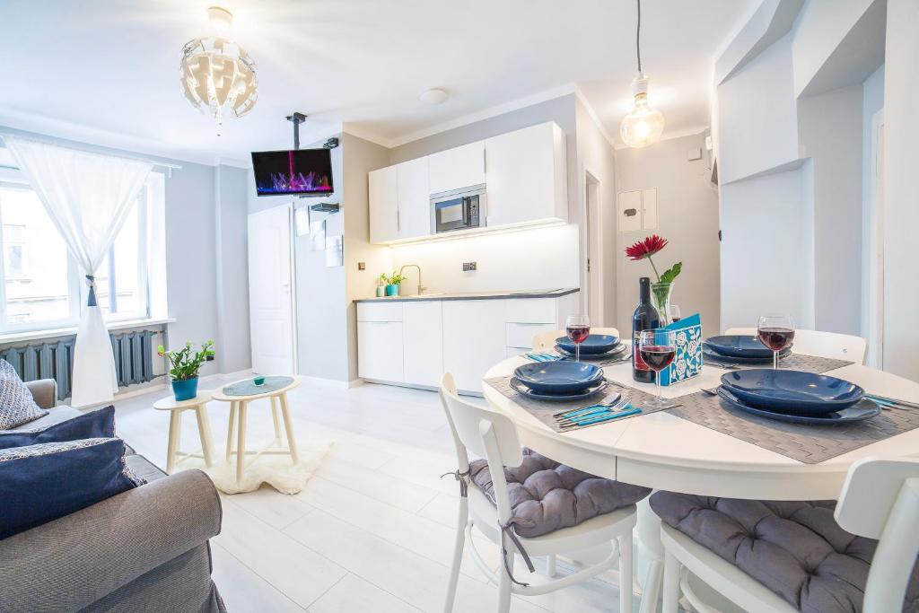 Kuchyňa alebo kuchynka v ubytovaní Apartments Madelaine Warsaw by Noclegi Renters