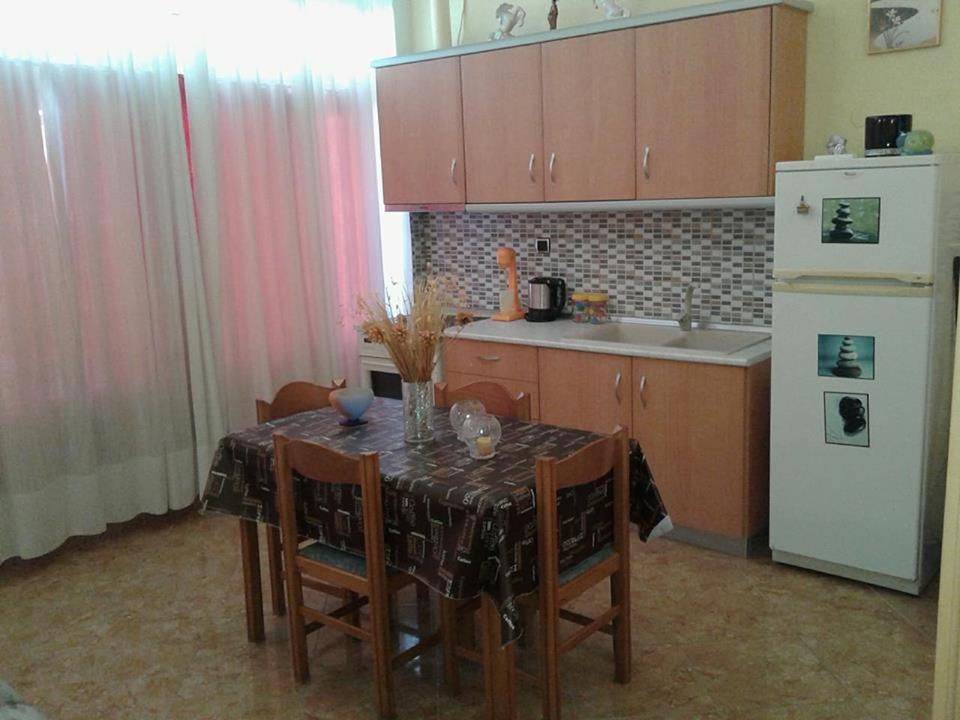 Kuchnia lub aneks kuchenny w obiekcie Gatos Apartment