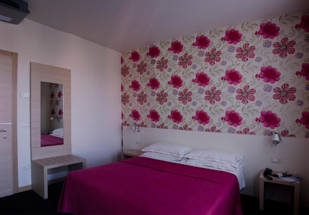 Postel nebo postele na pokoji v ubytování Key Hotel