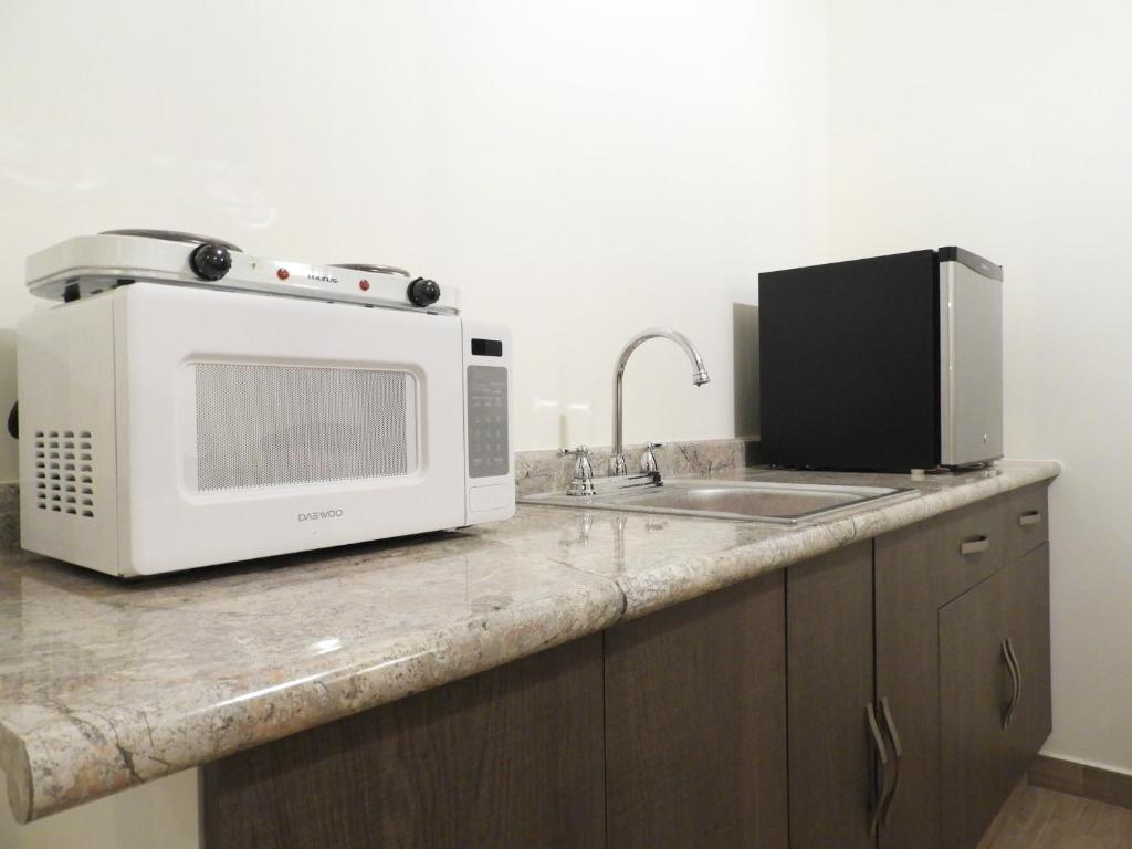 Una cocina o cocineta en Casona San Cayetano Suites & Lofts by SCE