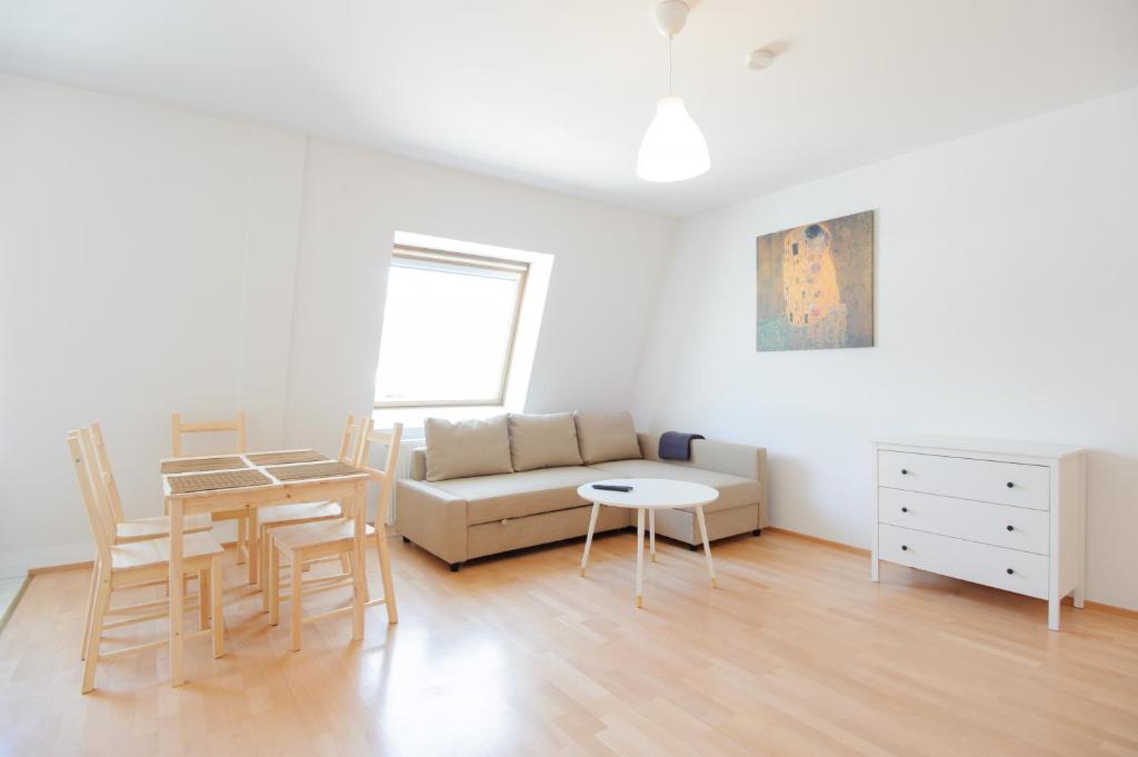 Central Living Apartments - Rathaus