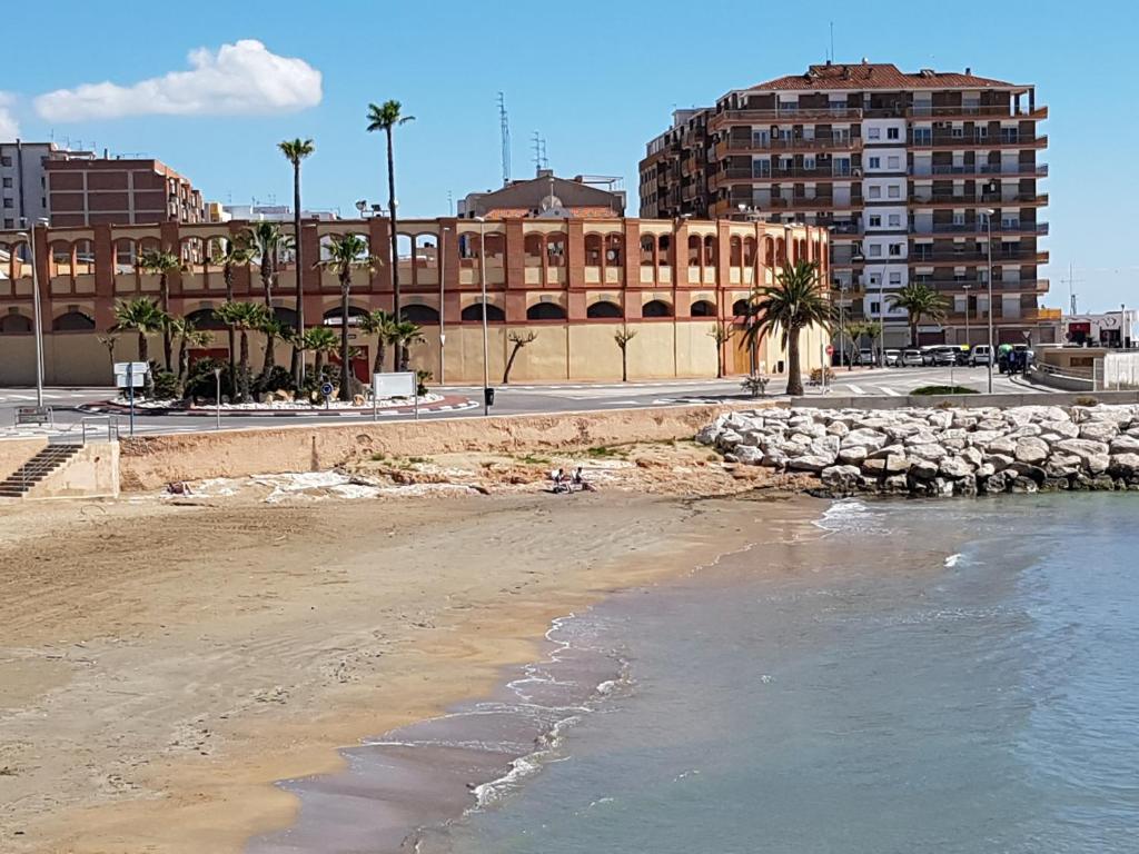 a view of a beach with buildings in the background at Playa el Clot - Vinaròs in Vinaròs