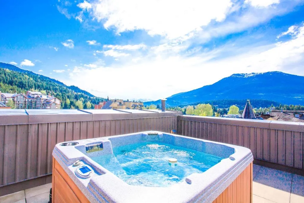 Two-Bedroom Suite with Hot Tub