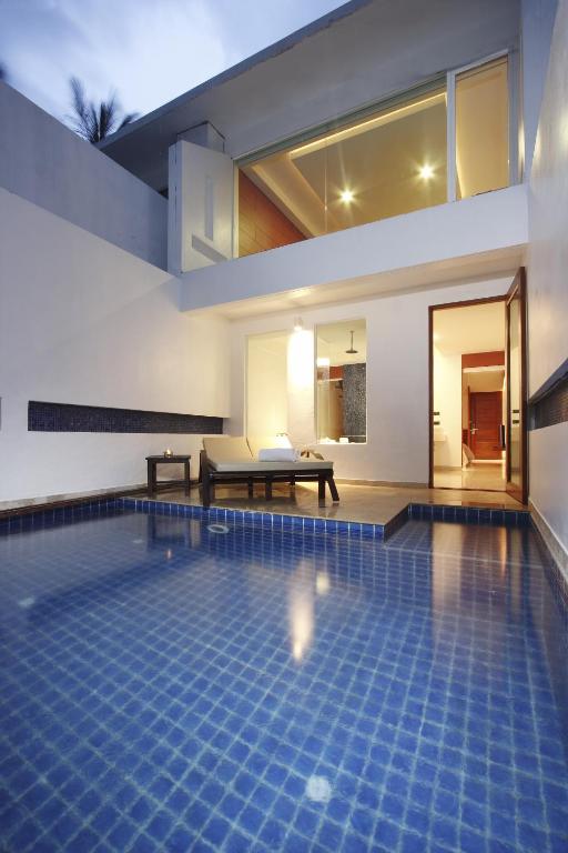 Bazén v ubytování La Flora Resort Patong nebo v jeho okolí