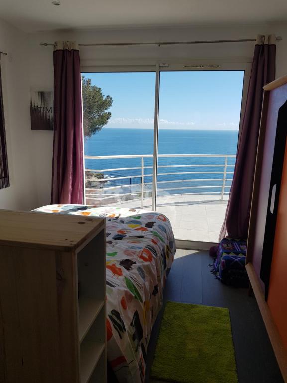a bedroom with a bed and a view of the ocean at Vue mer.Tranquilité.Cap d&#39;Ail à 10 mn de MONACO in Cap d&#39;Ail